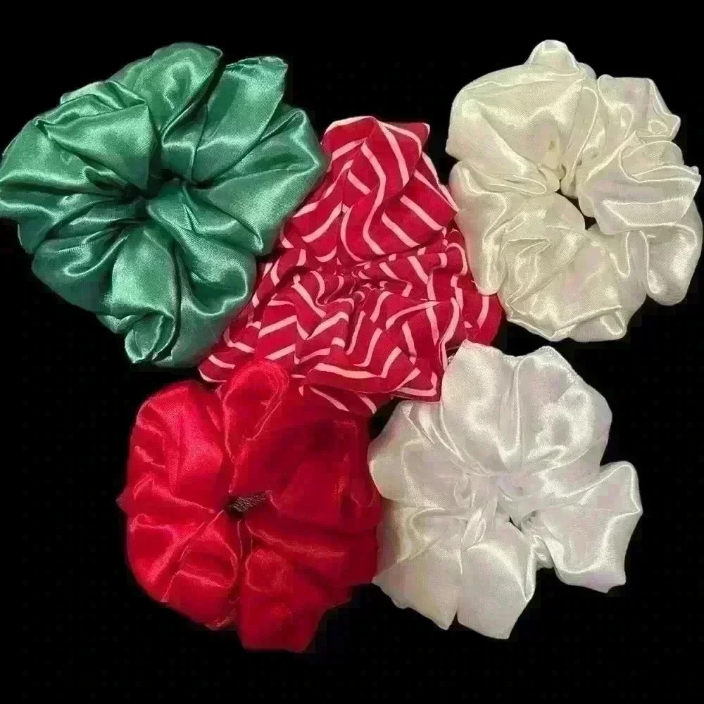 Bundle of 5 scrunchies. The bundle shown is what you are buying.  New no tags.